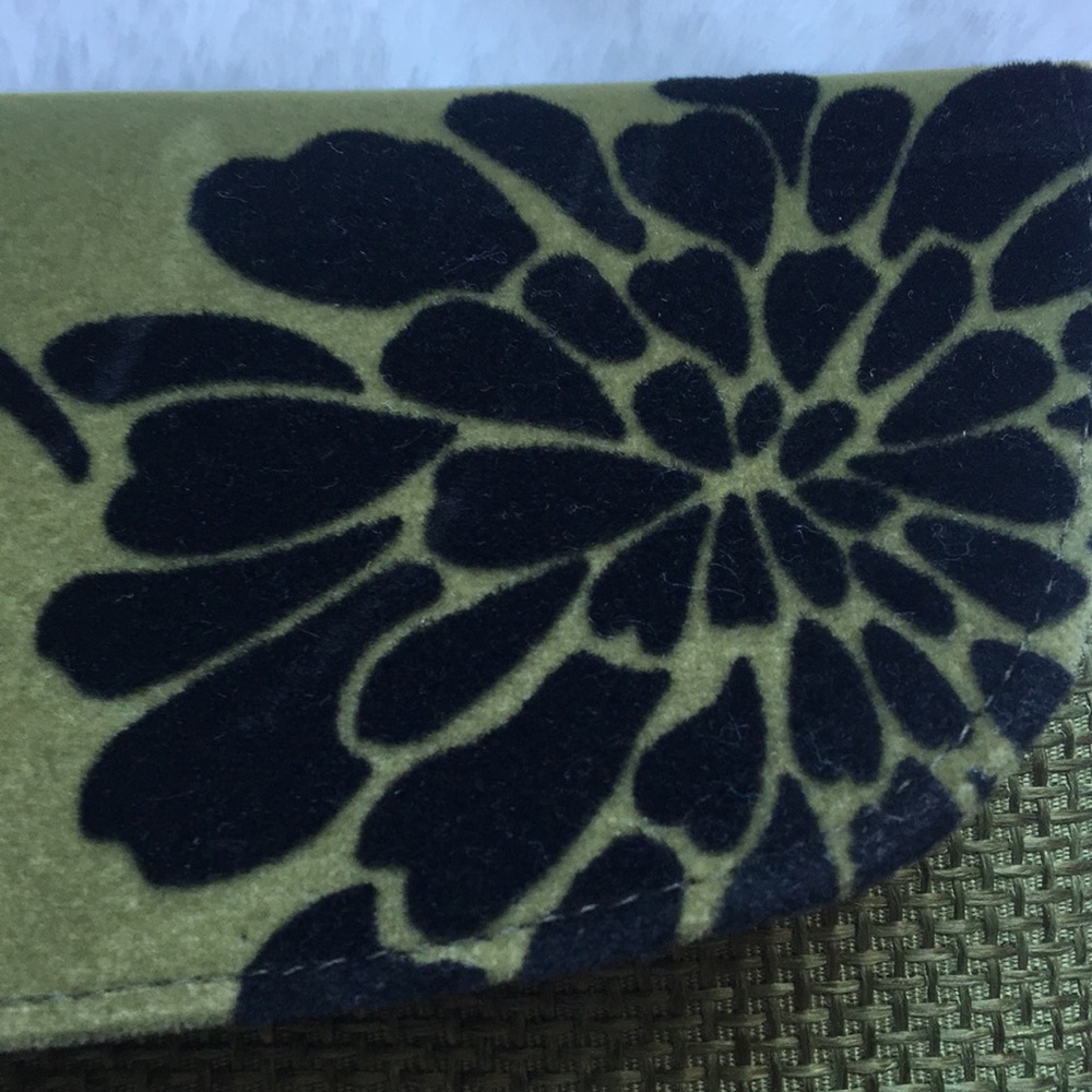 Green Handmade Straw Clutch - Picture 3 of 6